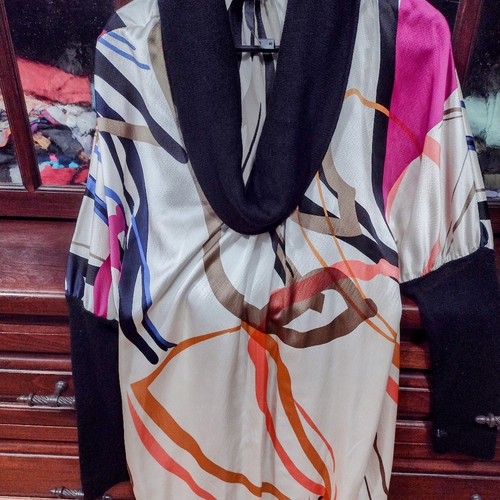 Poleci Colorful dress with sweater sleeves and cowl neck